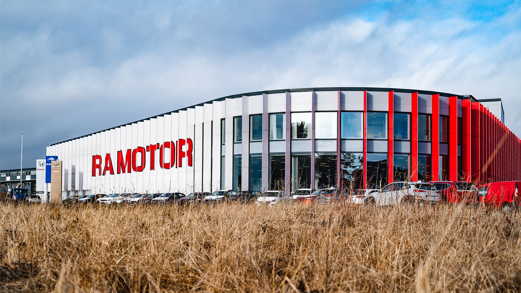 Ett team på ~100 personer, RA Motor Fyra orter