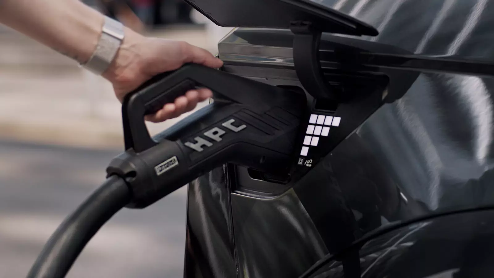 Snabbladdning av Hyundai IONIQ 5 vid en högeffektsladdare