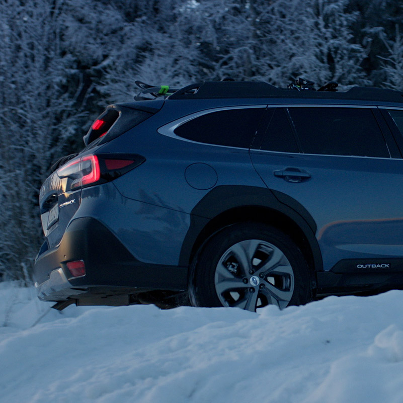 Subaru i snömiljö fyrhjulsdrift