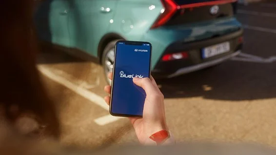 Hyundai BAYON smartphone uppkoppling bluelink