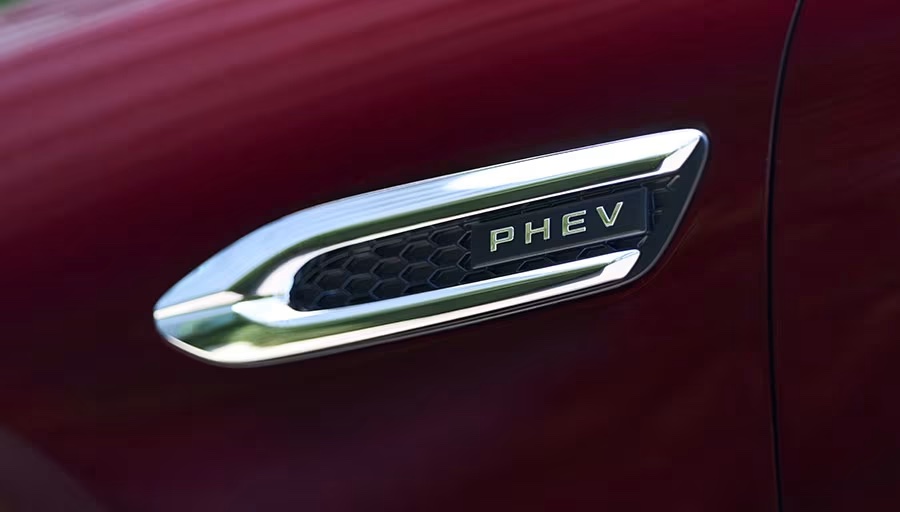 Mazda CX-80 detaljbild PHEV emblem