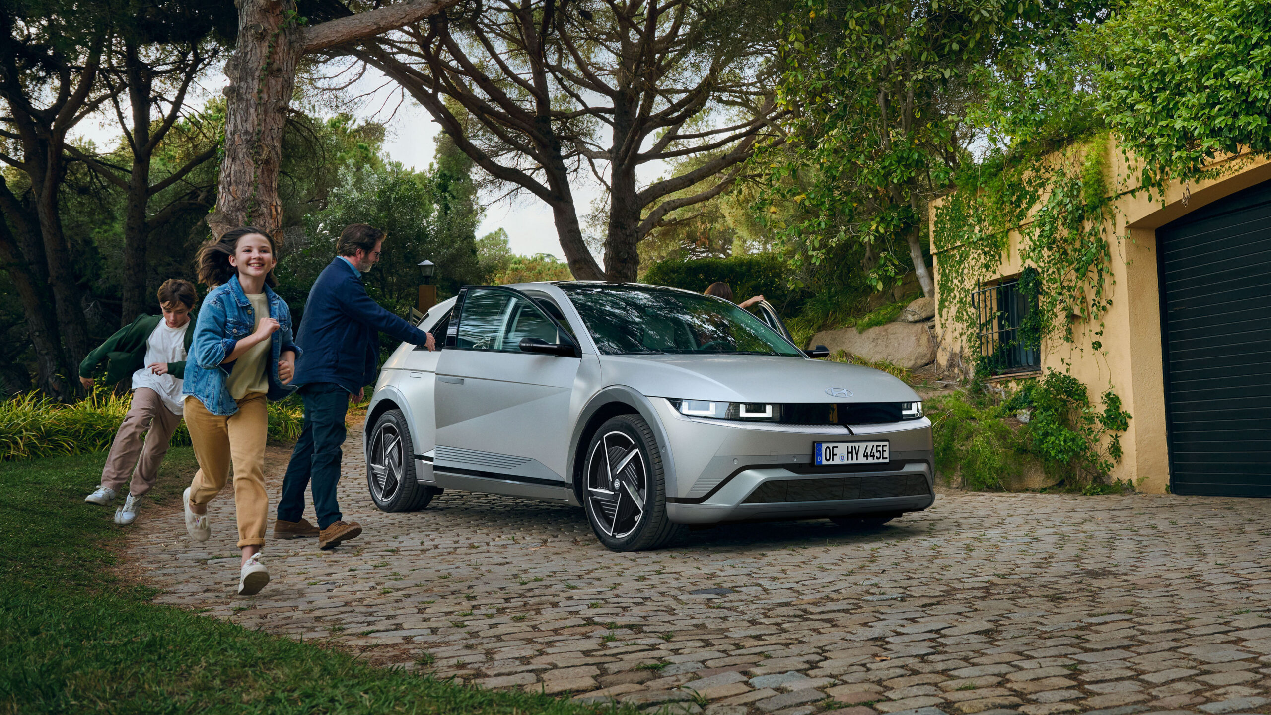 Helt nya Hyundai IONIQ 5 Advanced i Gravity Gold
