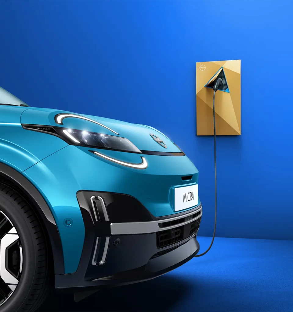 Nya Nissan MICRA i blå färg laddar