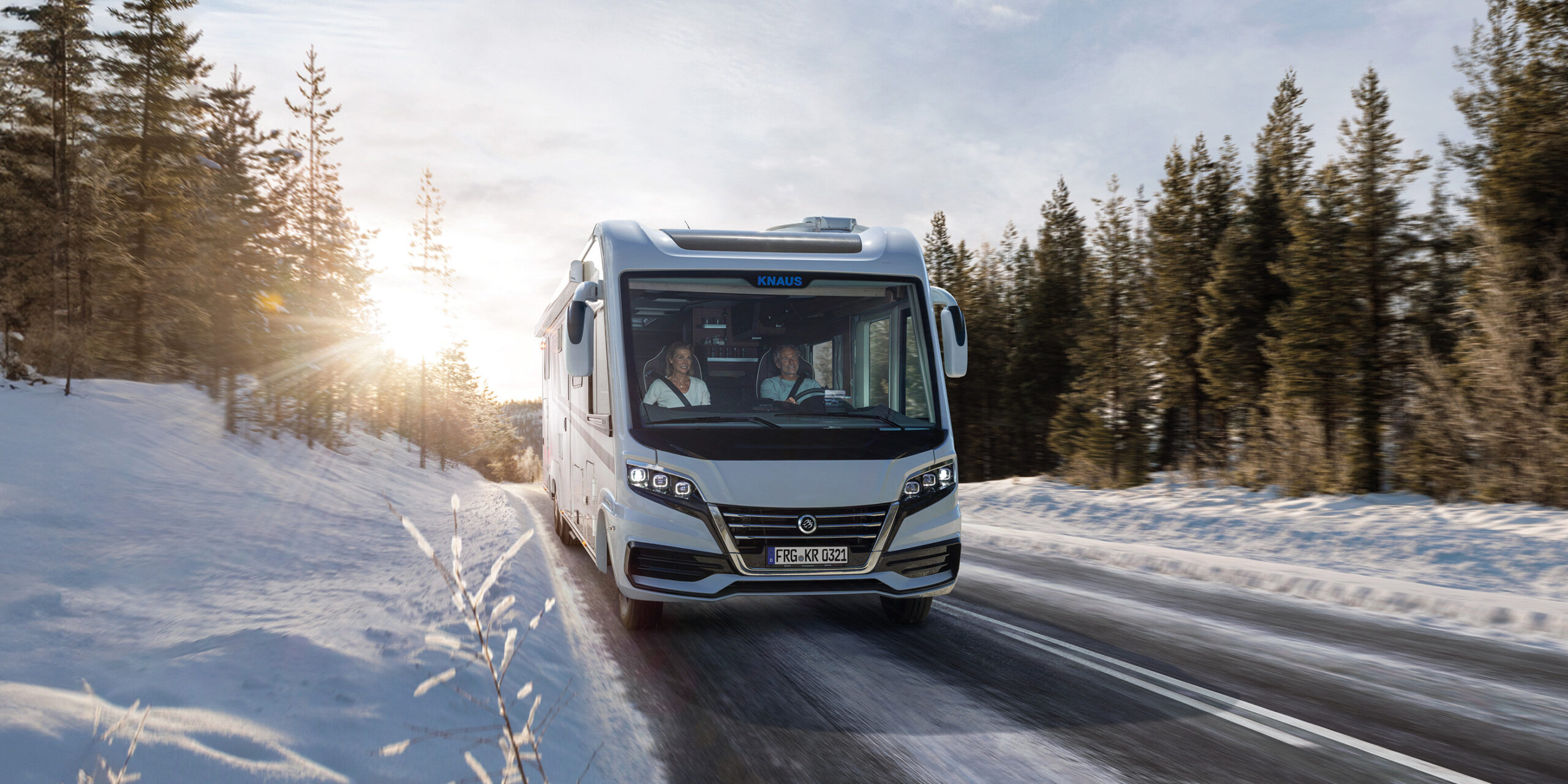 Knaus husbil i vinterlandskap